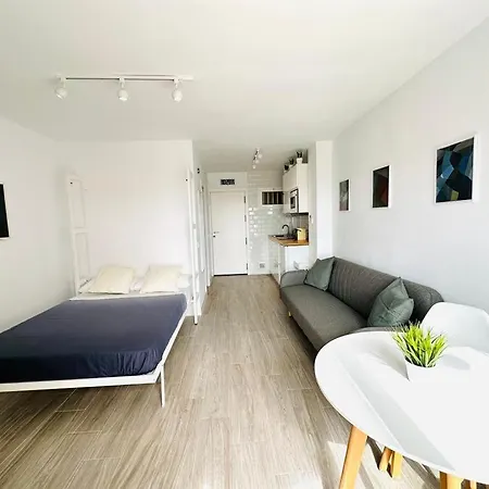 Modern White Daire *
